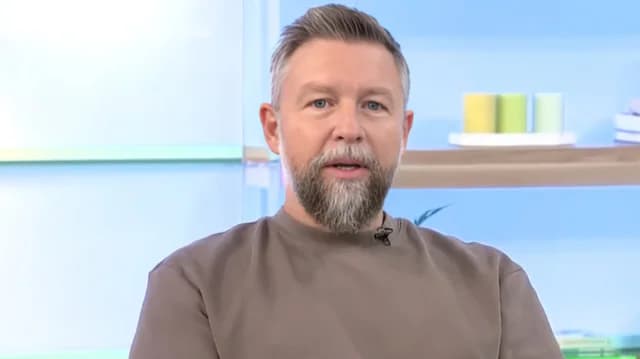 Γιάννης Βαρδής: «Ξανασυστηθήκαμε με τον πατέρα μου στα 18 μου»