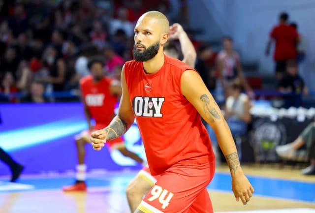 PHOTOREPORT: Olympiacos vs. Paris in «Neophytos Handriotis» Tournament