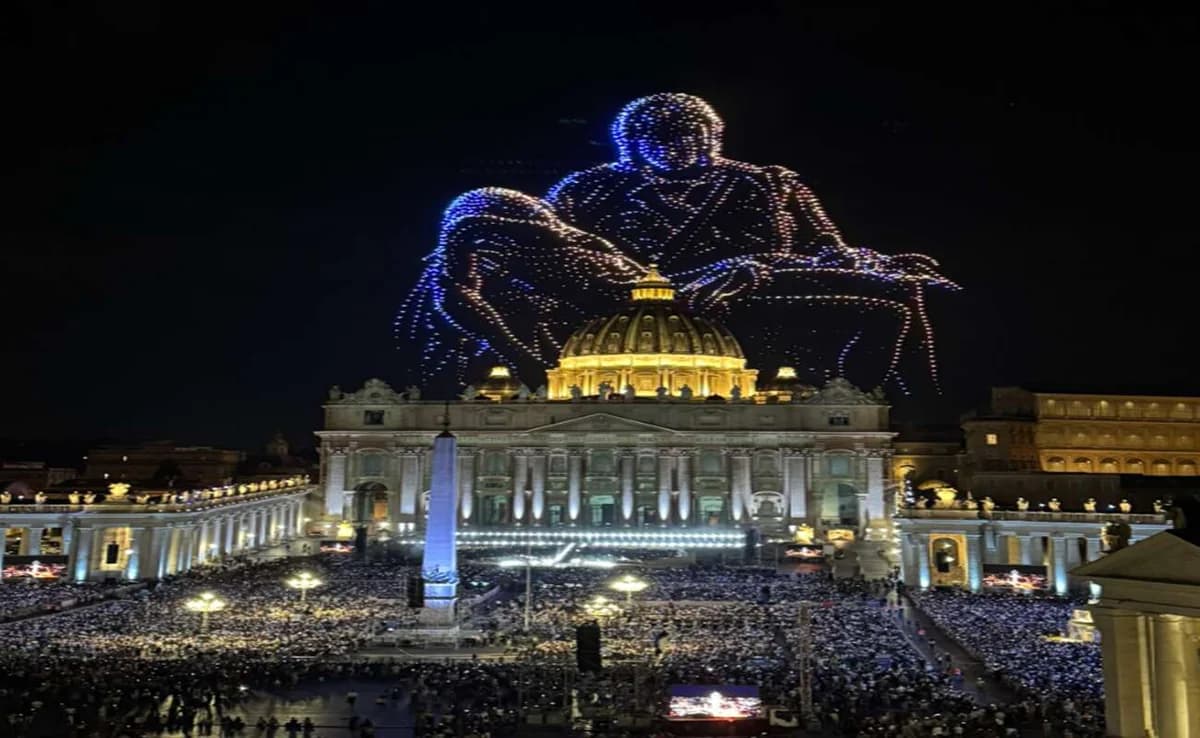 Roma: Espectacular Show de Drones con el Arte de Miguel Ángel