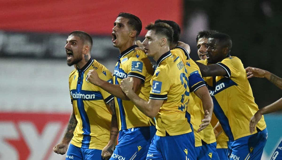 皮耶罗斯·索蒂里乌赞扬 APOEL 球迷（图）