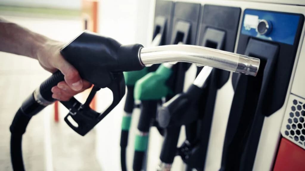 Roban furgoneta en gasolinera: Llamamiento a la información