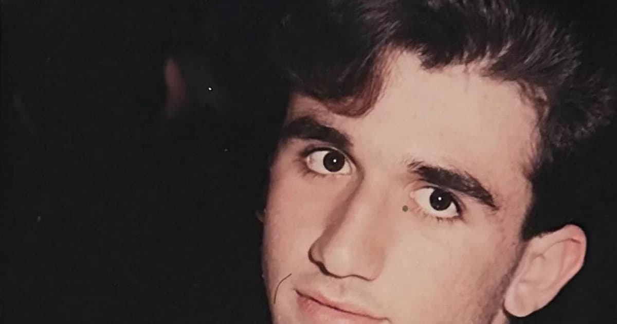 Erkennen Sie den Mann auf dem Foto? Er ist ein berühmter Gerichtsmediziner!
