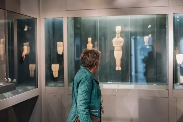 Museum of Cycladic Art: Program for mental health of people 60+