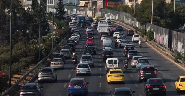 Caos de tráfico en la avenida Kifissos por accidente - Un herido