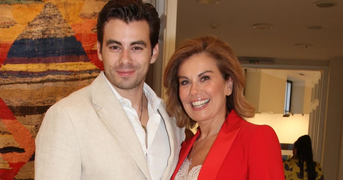 Eugenia Manolidou: Rara aparición con su hijo en Art Athina