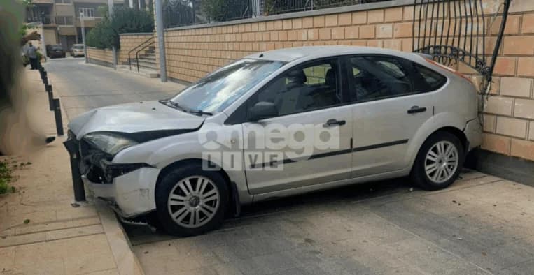 Αγία Φύλα: Αυτοκίνητο έπεσε από ύψος σε εκκλησία – Κινδύνευσαν περαστικοί
