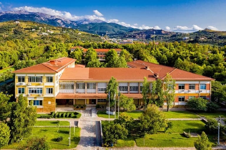 Patras: Investigación sobre artefacto explosivo en la universidad