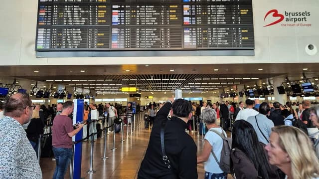 מתקפות סייבר על שדות תעופה: עיכובים וביטולי טיסות