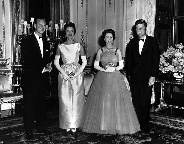 Der Rat von Königin Elizabeth an Jackie Kennedy im Buckingham Palace