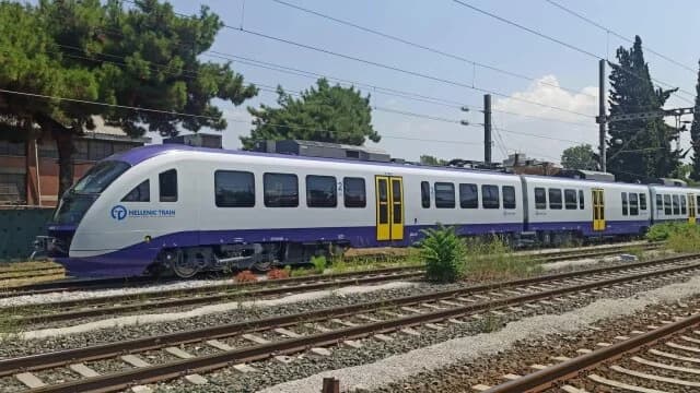 Hellenic Train: Boarding and alighting on the ascent line at Afidnes station