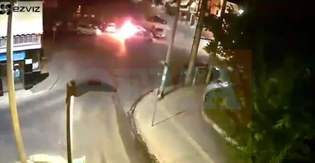 Auto eines Unternehmers in Westattika angezündet – Video