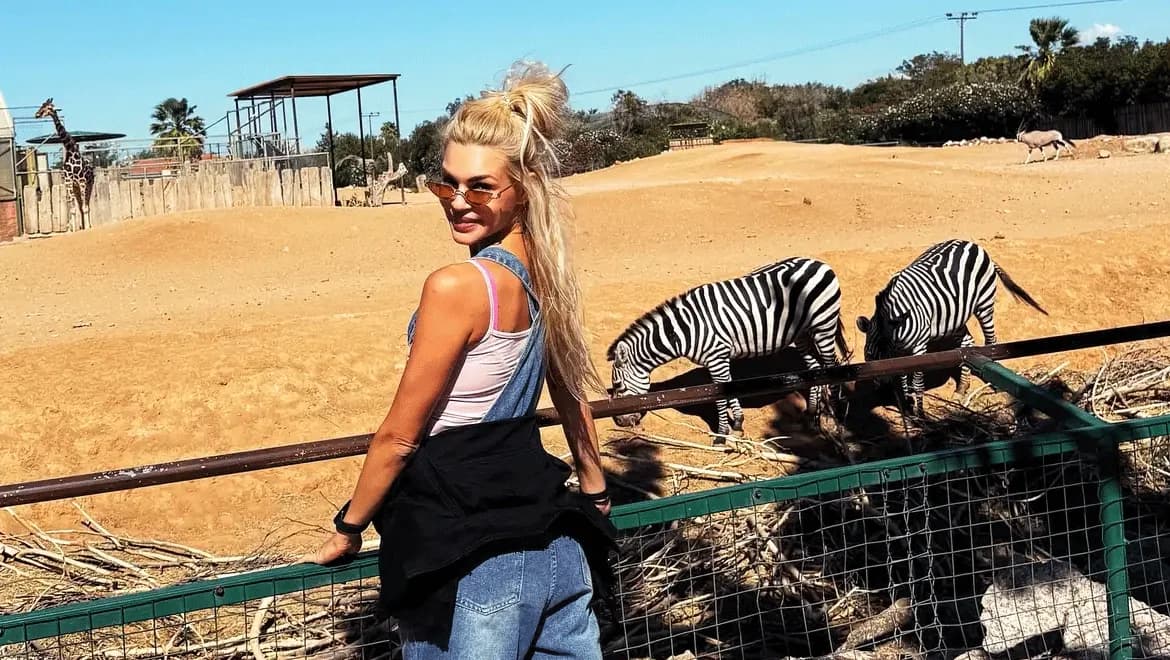 Vicky Kavoura y Giorgos Tzavellas: Excursión familiar al zoológico