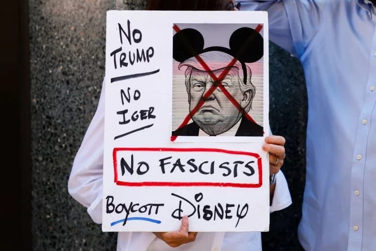 Χόλιγουντ: Σταρ καταδικάζουν τη Disney για την αναστολή της εκπομπής του Κίμελ