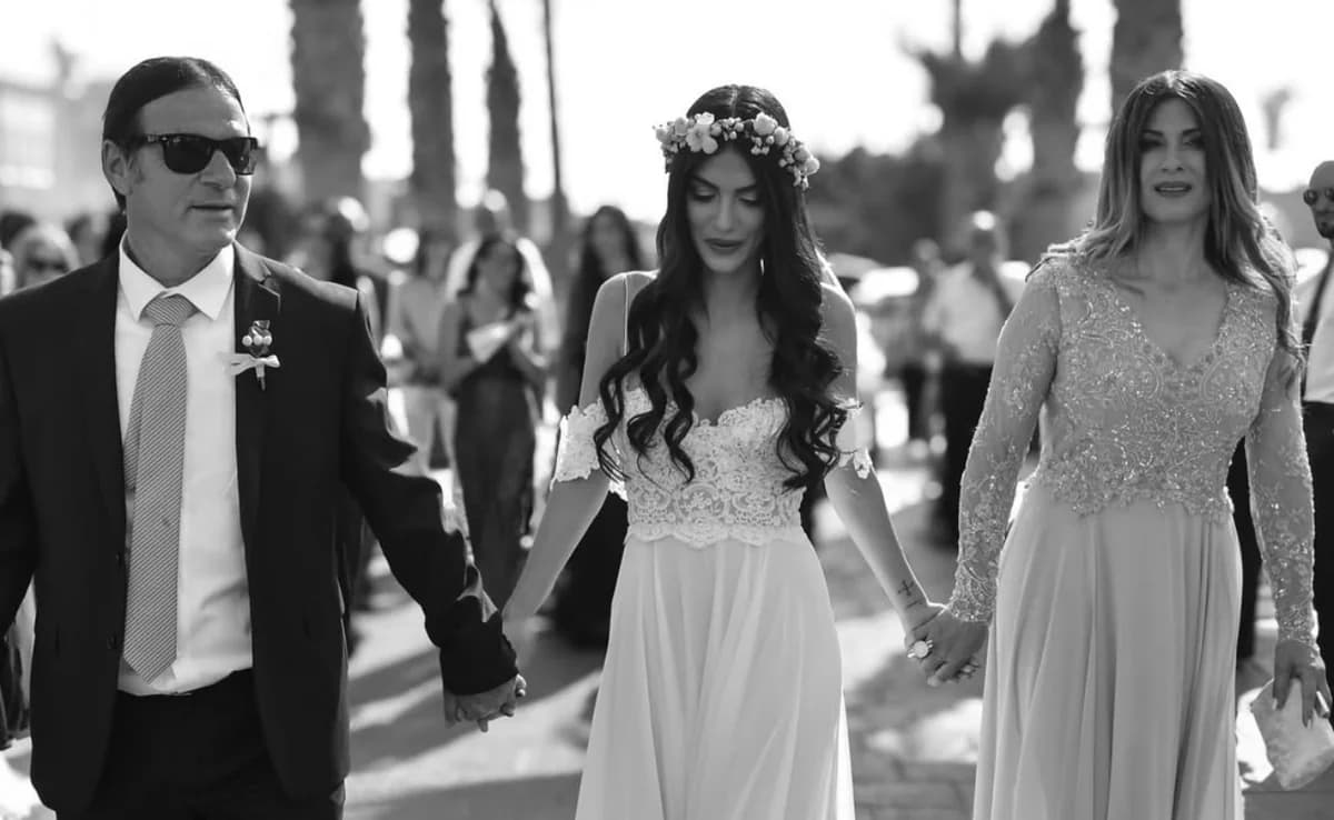 Andrea Kyriakou: Parents celebrate 40 years of marriage