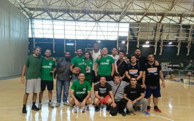 Giannis Antetokounmpo: Entrena con el equipo de baloncesto para discapacitados intelectuales del Panathinaikos