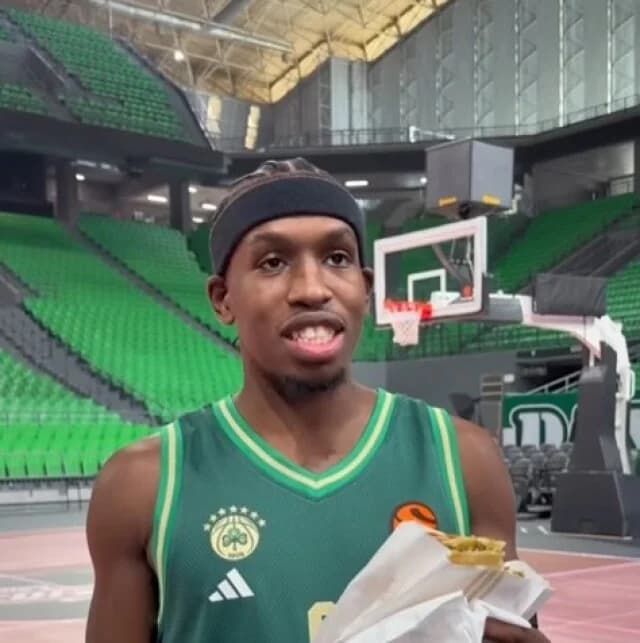 Panathinaikos: Shorts and Holmes try Greek flavors and are thrilled