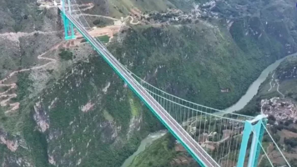 Κίνα: Εγκαινίασε την ψηλότερη γέφυρα του κόσμου – Δύο ώρες σε δύο λεπτά