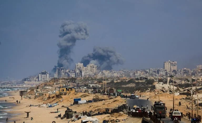 Israeli Operation in Gaza: Tanks Encircle City, Hundreds Injured
