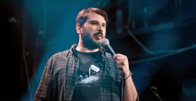 פאריס רופוס: "אני לא אלבני, אבל אני מעדיף להיות כל דבר אחר מלבד יווני"