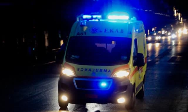 Enfrentamiento violento en Heraclión: Un joven en el hospital