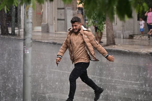 Προειδοποίηση 112 για ισχυρές βροχές σε Ιόνιο, Αχαΐα, Μεσσηνία, Ηλεία