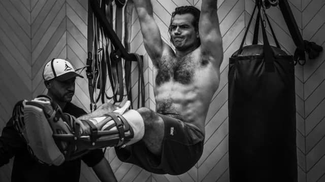 Henry Cavill Continues Training Despite Injury