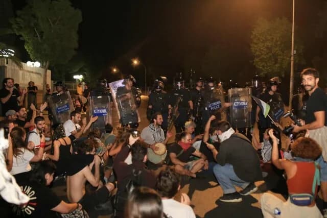 מתח בהפגנה למען עזה מול משרד החוץ בניקוסיה