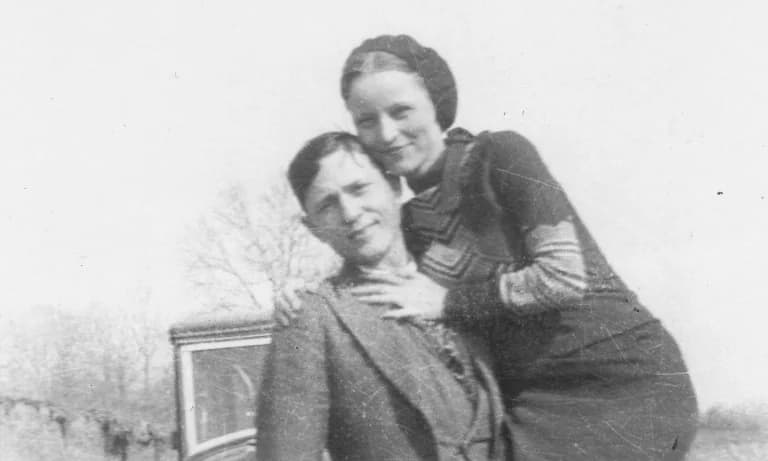 Bonnie und Clyde: 600 Fotos enthüllen ihre blutige Liebesgeschichte