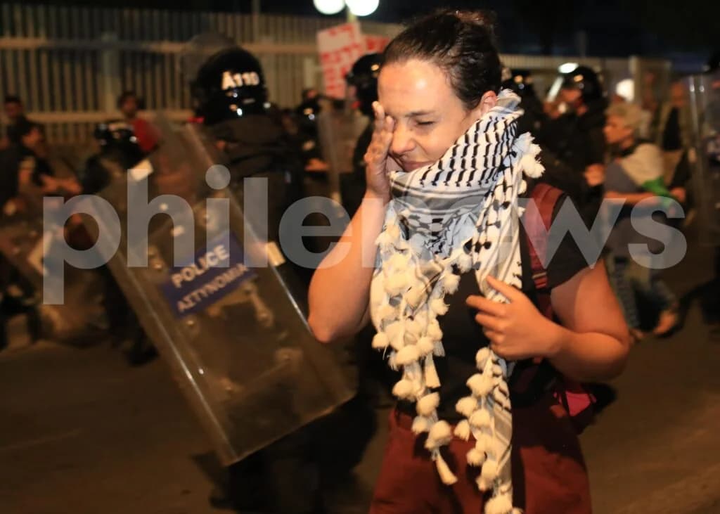 AKEL pide la derogación de la ley de protesta tras la manifestación frente al Ministerio de Asuntos Exteriores