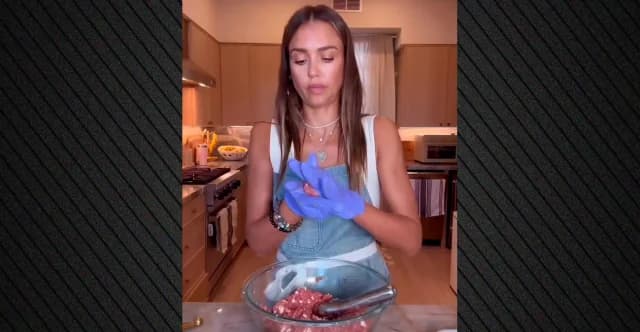 Jessica Alba kocht griechisch: Fleischbällchen und Tzatziki!