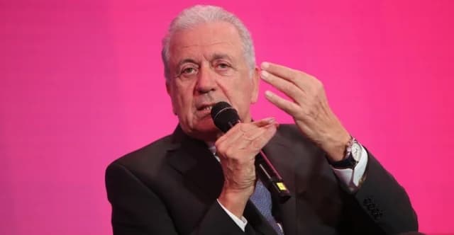 Αβραμόπουλος: Στήριξη στο αίτημα Ρούτσι για εκταφή του παιδιού του