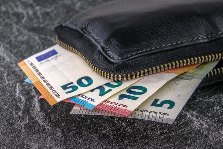 Έρευνα ΕΚΤ: Γιατί οι Ευρωπαίοι προτιμούν τα μετρητά
