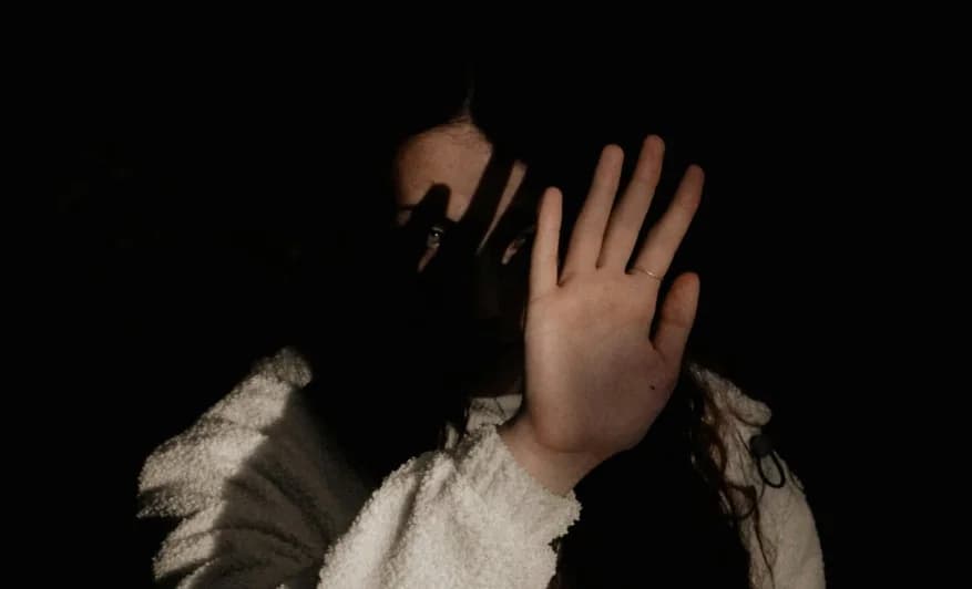 阿吉鲁波利震惊：59岁妇女遇袭——强奸未遂
