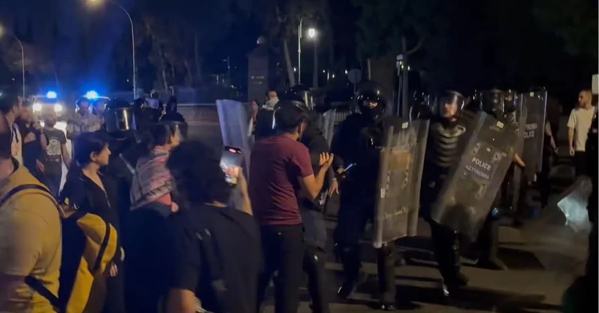El Parlamento discutirá las protestas tras los enfrentamientos en el Ministerio de Asuntos Exteriores