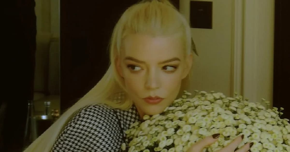 Anya Taylor-Joy: Refrescante peinado con un simple accesorio