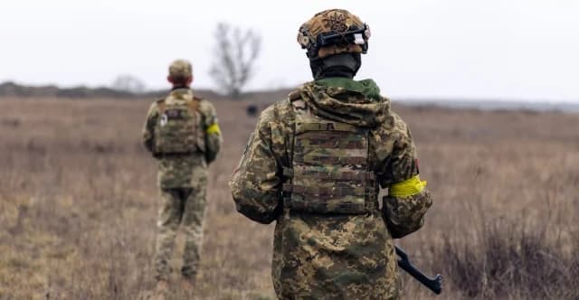 Ukrainischer Angriff auf Sprengstofffabrik und Ölterminal in Russland