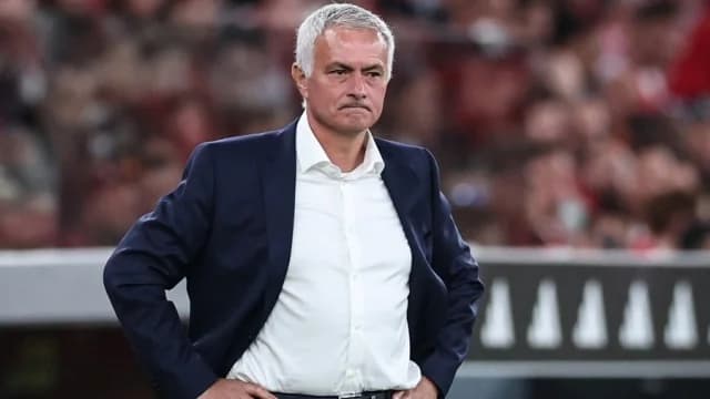 Μουρίνιο: Έντονη αντίδραση σε ερώτηση για τον μισθό του