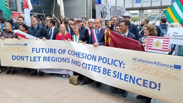 Bürgermeister und Regionalgouverneure protestieren in Brüssel gegen EU-Haushaltsplan
