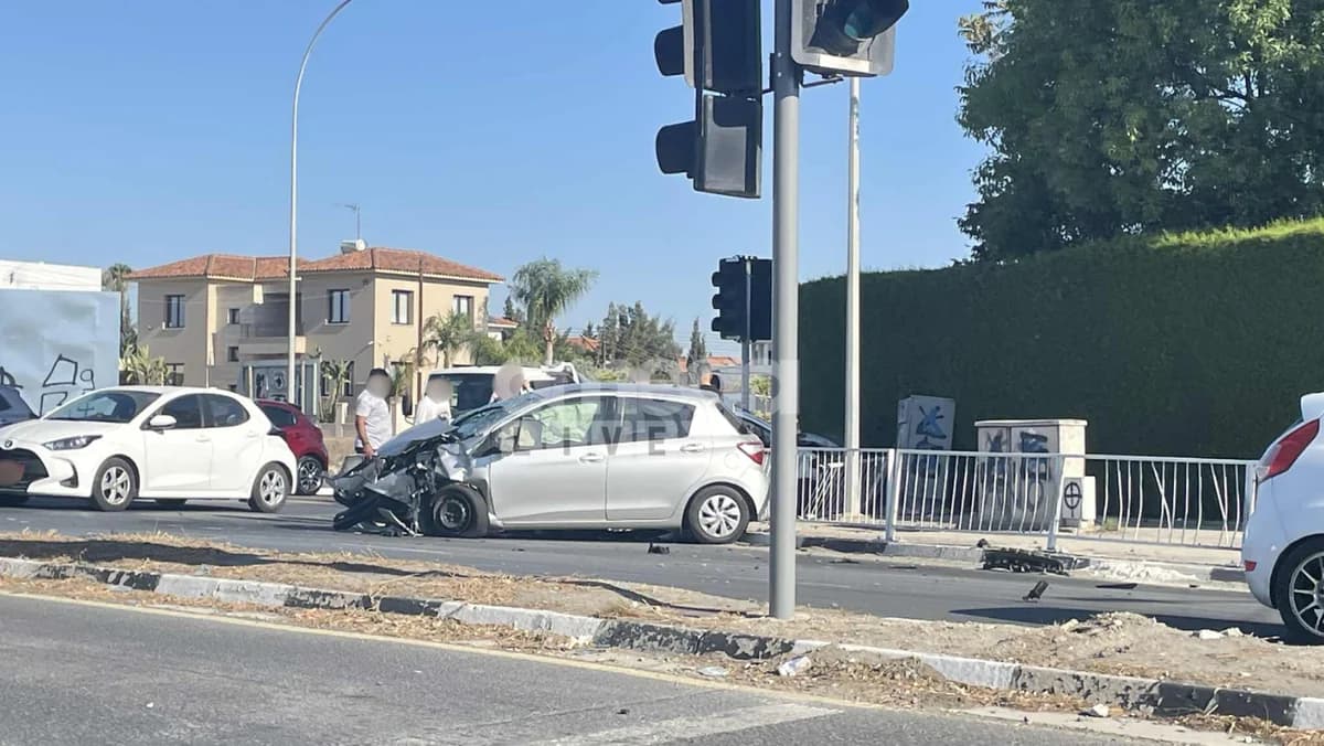 Τροχαίο ατύχημα προκαλεί κυκλοφοριακό χάος στη Λεμεσό