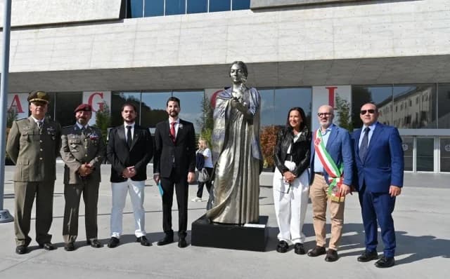 Άγαλμα της Μαρίας Κάλλας του Νίκου Φλώρου εκτίθεται στη Φλωρεντία