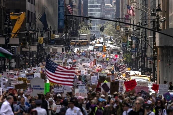USA: Große Proteste gegen Trumps autoritäre Macht