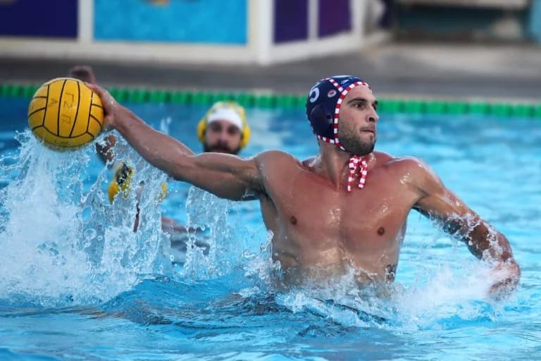 Wasserball: Olympiacos dominiert Peristeri mit 21-6 Sieg