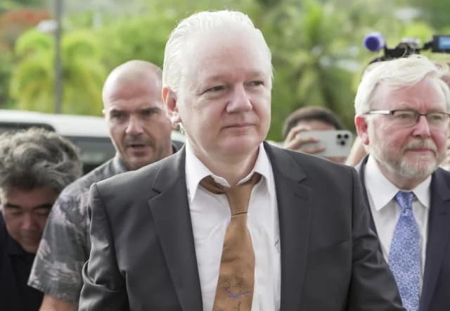 Τζούλιαν Ασάνζ: Ζητούν 20 χρόνια κάθειρξη για κατασκοπεία υπέρ των ΗΠΑ