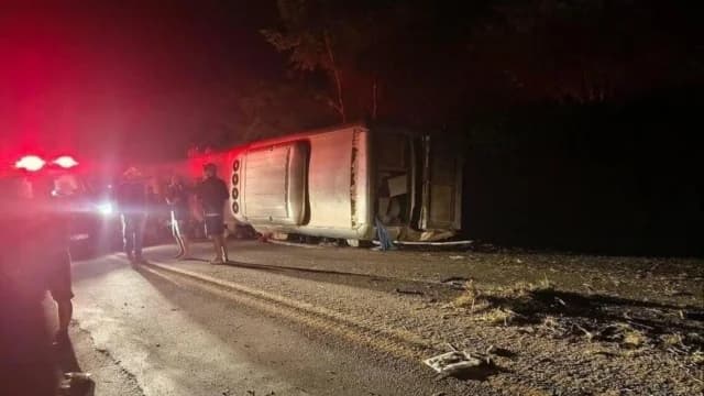 巴西巴士事故至少造成17人死亡