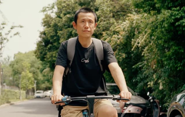 Hu Angyan: The Harsh Reality of Work in China