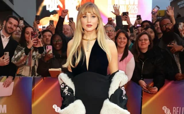Jennifer Lawrence Stuns in Armani Privé at London Film Festival