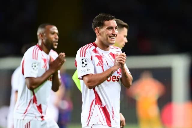 Marca: 'Serious Mistake by Swiss Referee to Send Off Esse'
