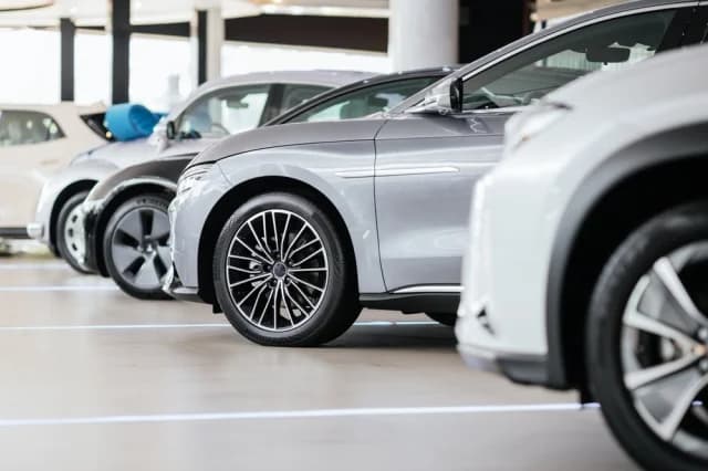 AAΔE Обнаружила Незаконные Автопарки в Лизинговых Компаниях