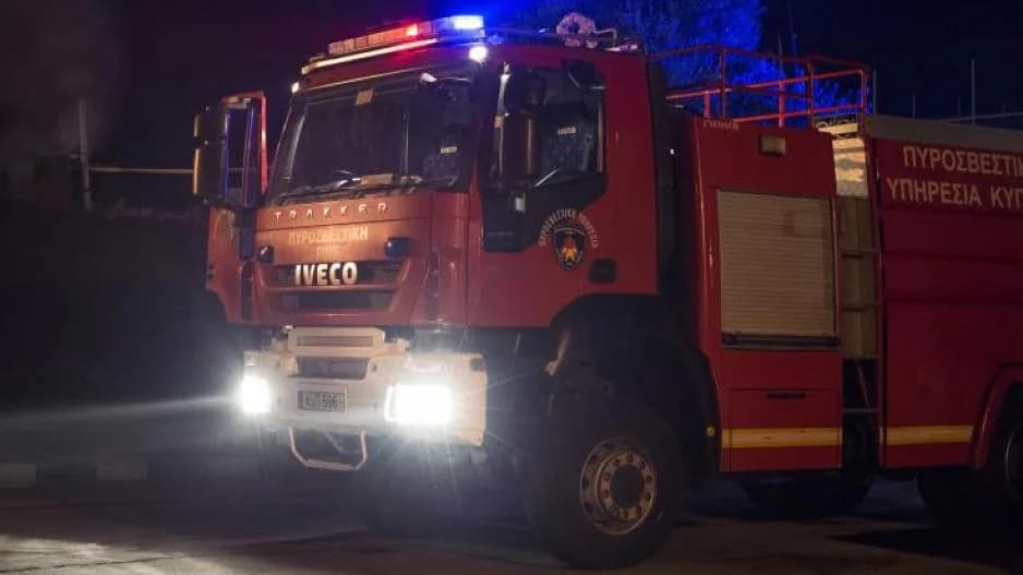 Fahrzeug einer älteren Frau in Flammen – Ehemann als 'Feuerwehrmann'