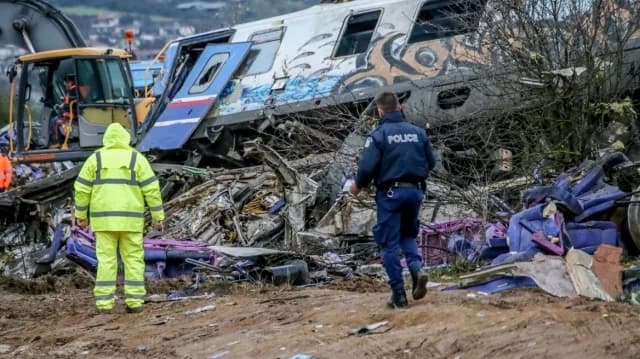 Τέμπη: Έρευνα για πιθανές ευθύνες ιατροδικαστών – Εκταφές